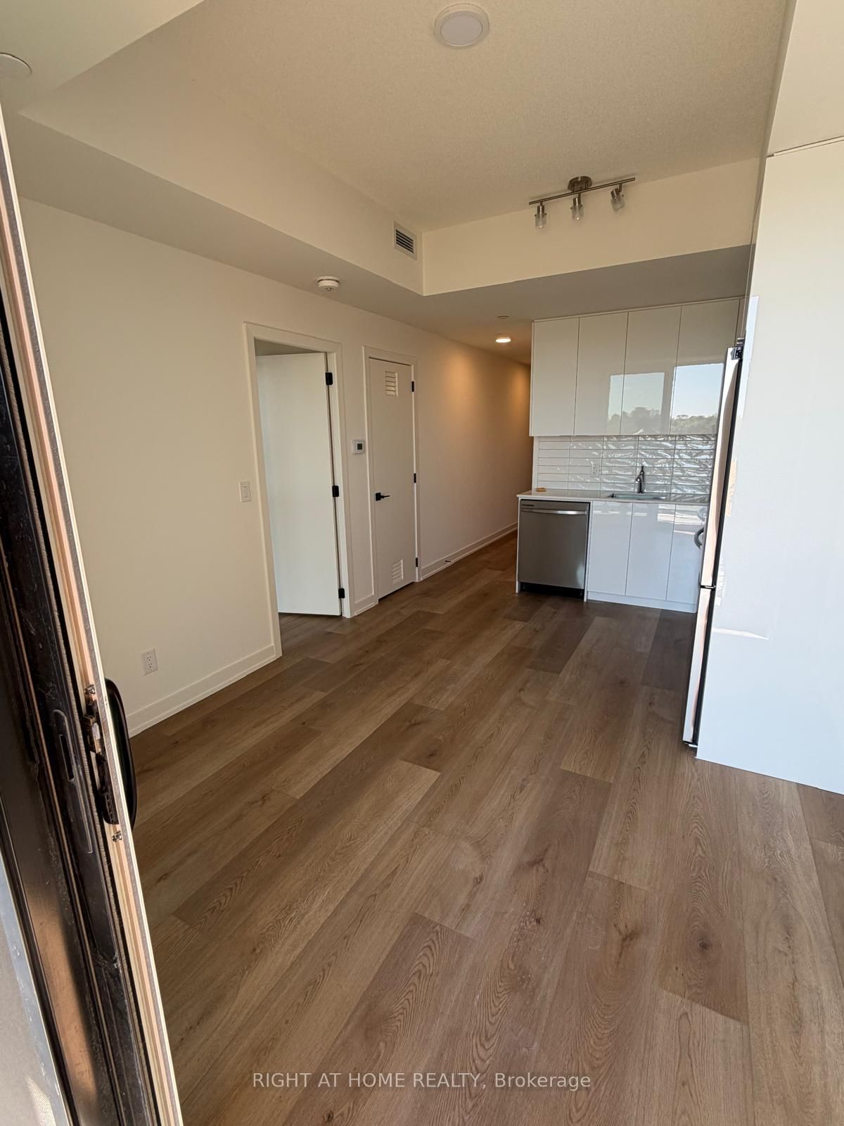 33 Erie Avenue, Unit 602 - Photo 13