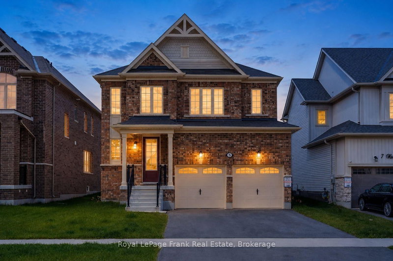 home for lease on 5 Hennessey Crescent