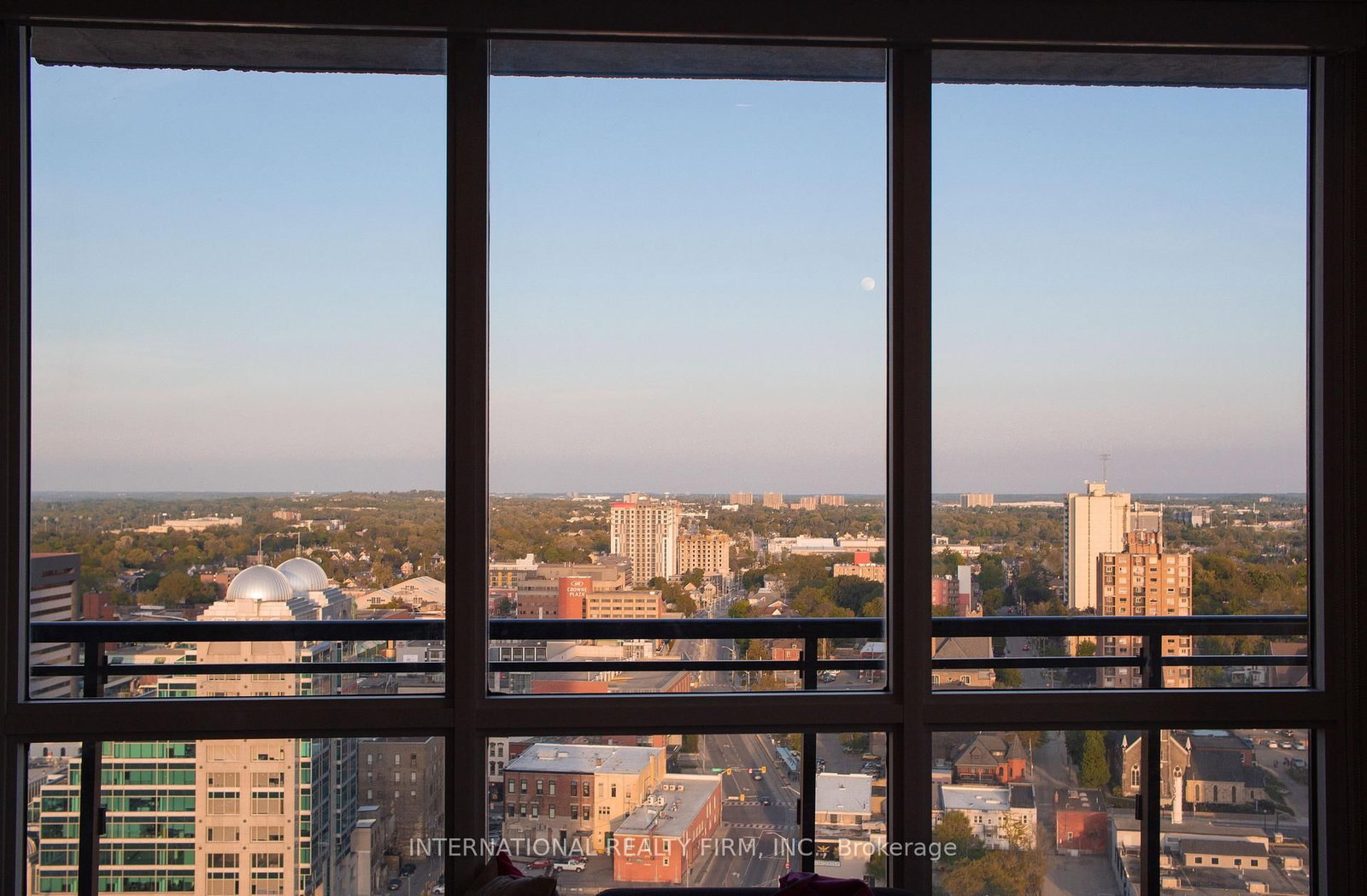 60 Charles Street W, Unit 2305
