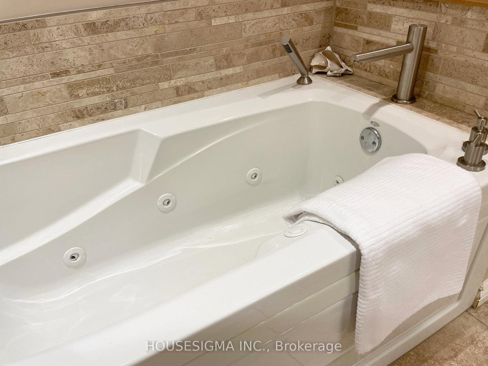 1 Newport Lane • Norfolk, ON photo 16