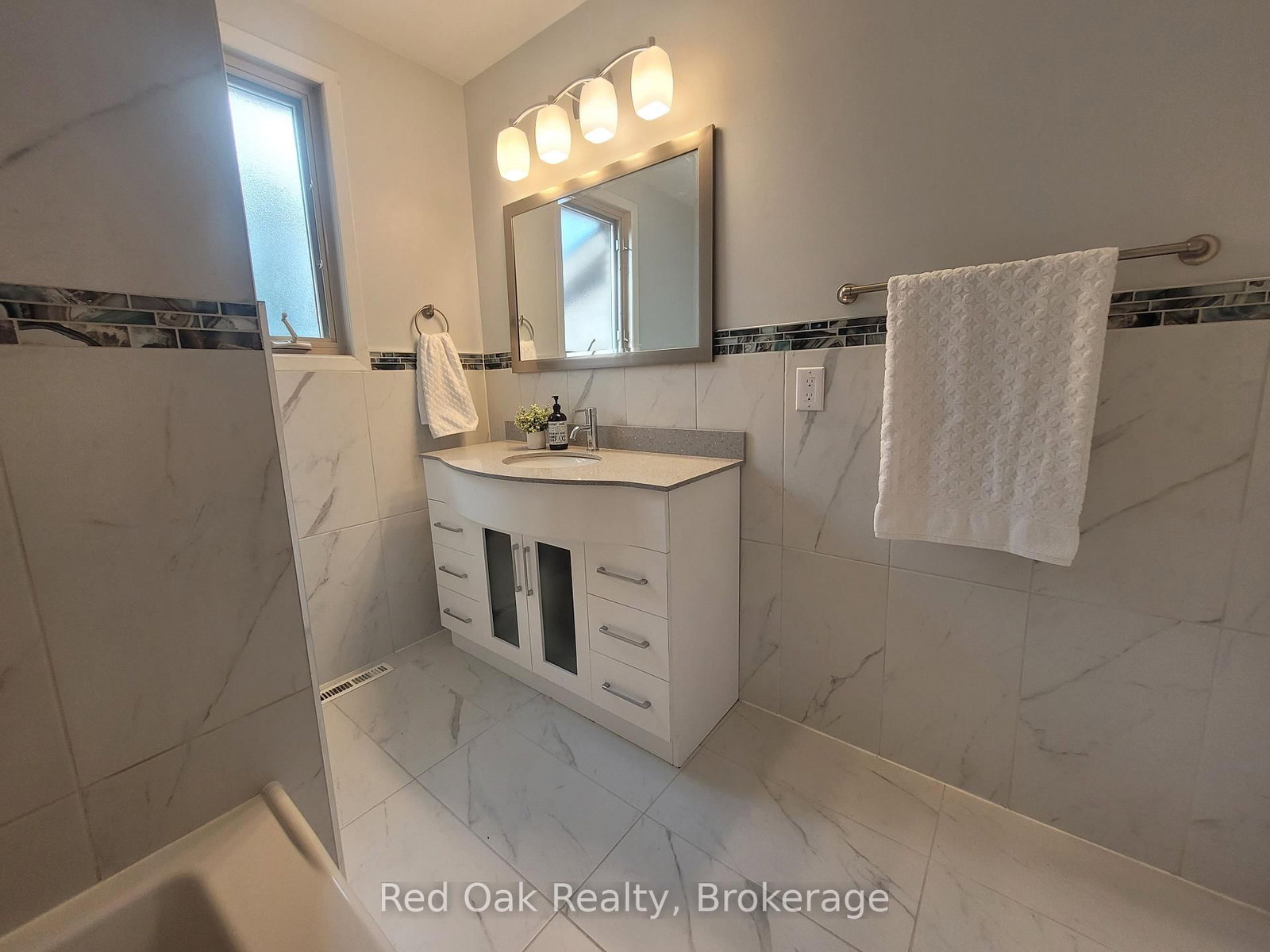 1040 Huron Terrace • Kincardine, ON photo 9