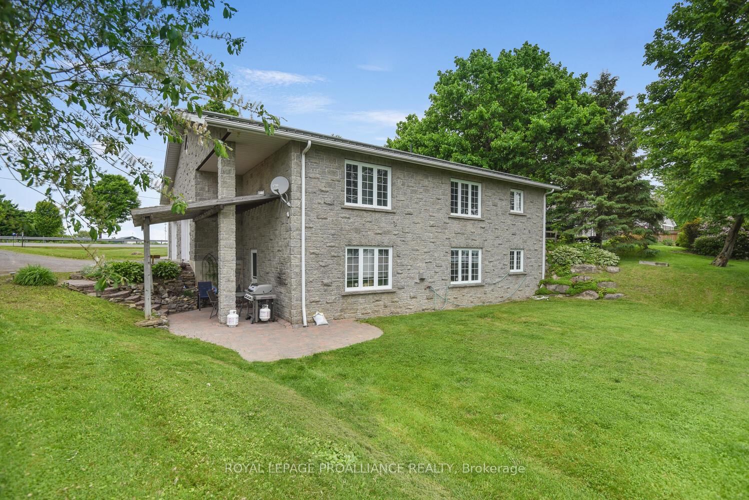 2111 E COUNTY ROAD 2 Road • Edwardsburgh/Cardinal, ON photo 4