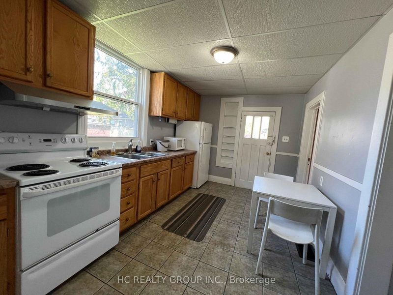 Upper Unit - 416 Oxford Street E E