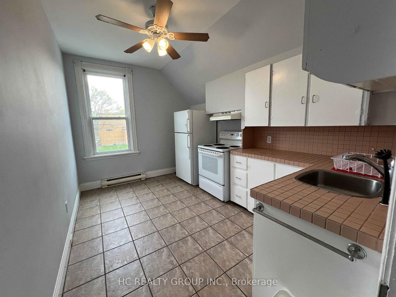 Upper Unit - 416 Oxford Street E E
