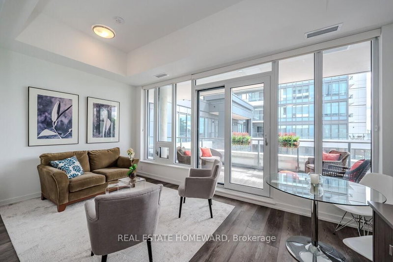 301 - 5 Wellington Street S