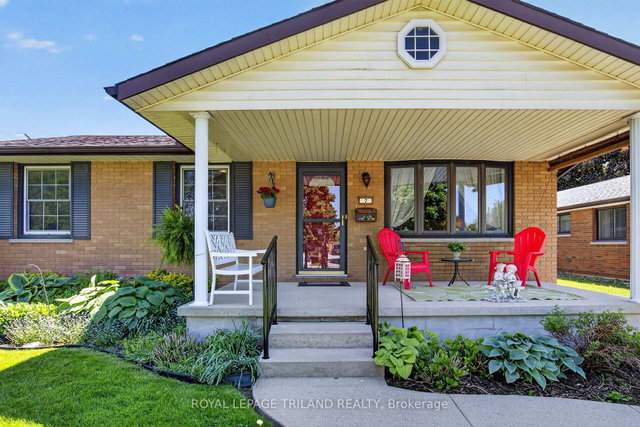 7 THOMPSON Avenue
