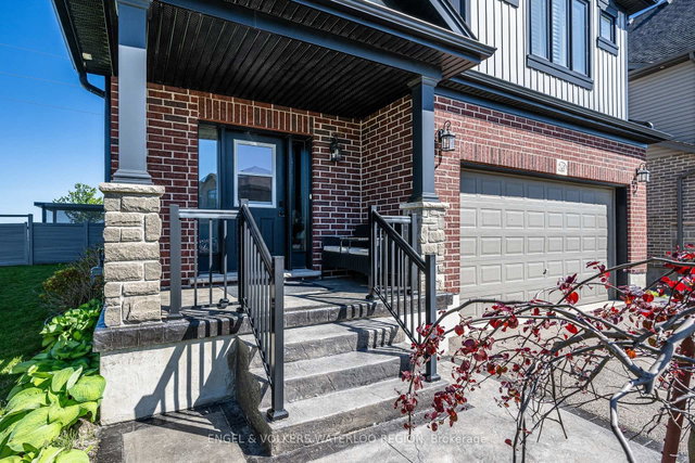 260 Dewdrop Crescent