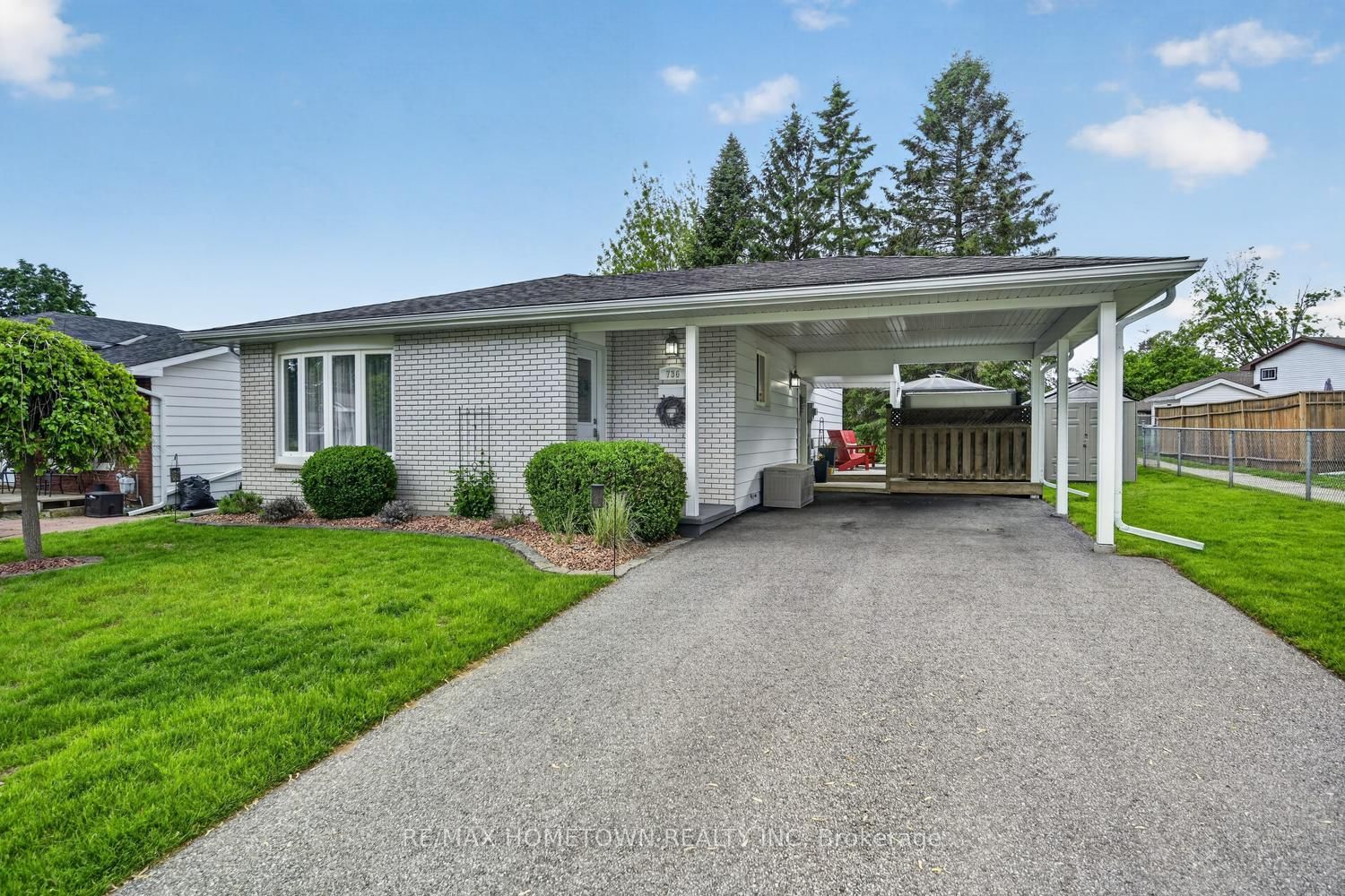 736 Comstock Crescent