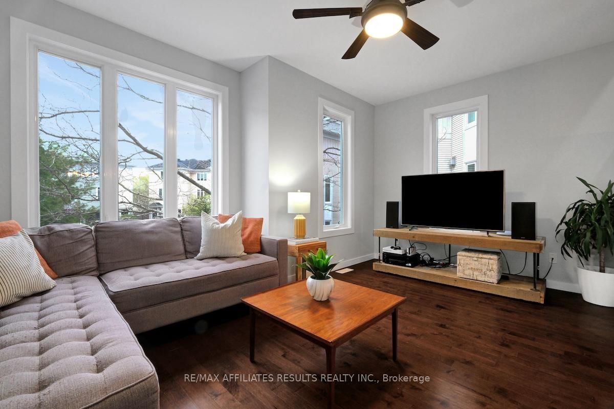 78 Songbird Private • Ottawa, ON photo 13