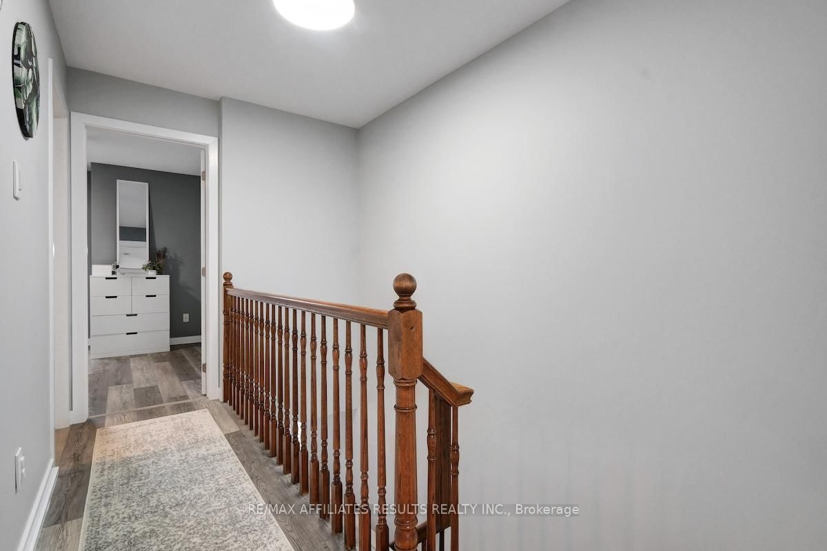 78 Songbird Private • Ottawa, ON photo 27