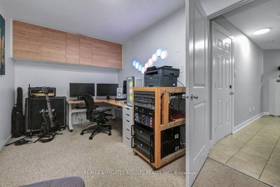 78 Songbird Private • Ottawa, ON photo 9