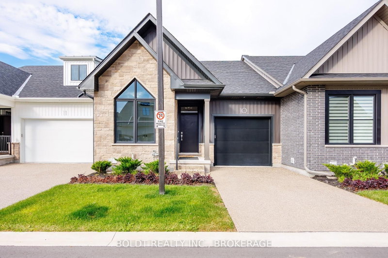 home for lease on 10-205 St Davids Road