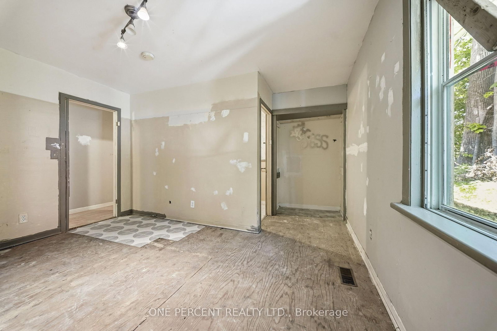 213 St Lawrence Street East Street E • Madoc, ON photo 21