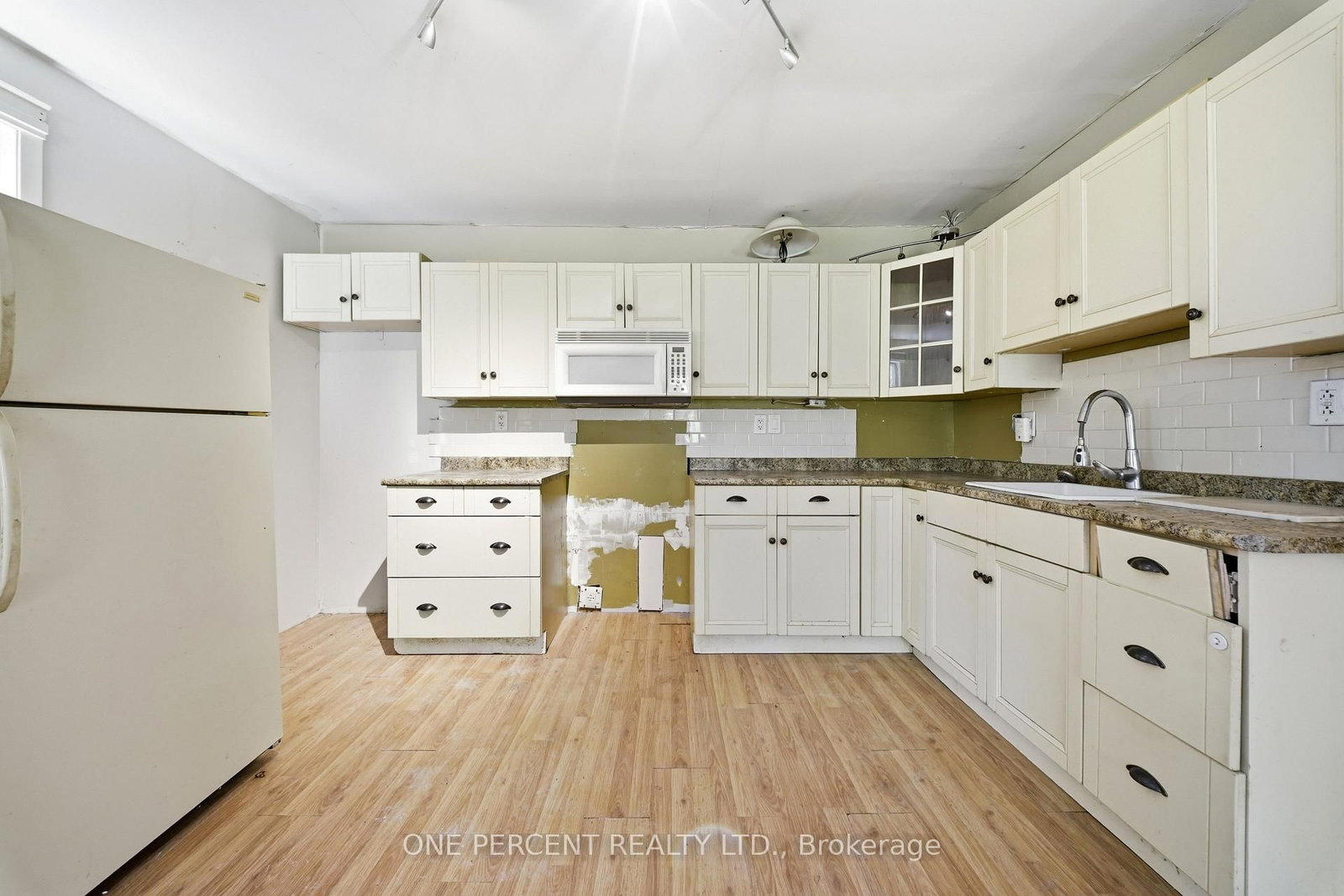 213 St Lawrence Street East Street E • Madoc, ON photo 27