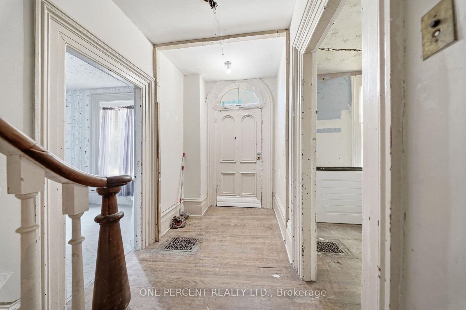 213 St Lawrence Street East Street E • Madoc, ON photo 5