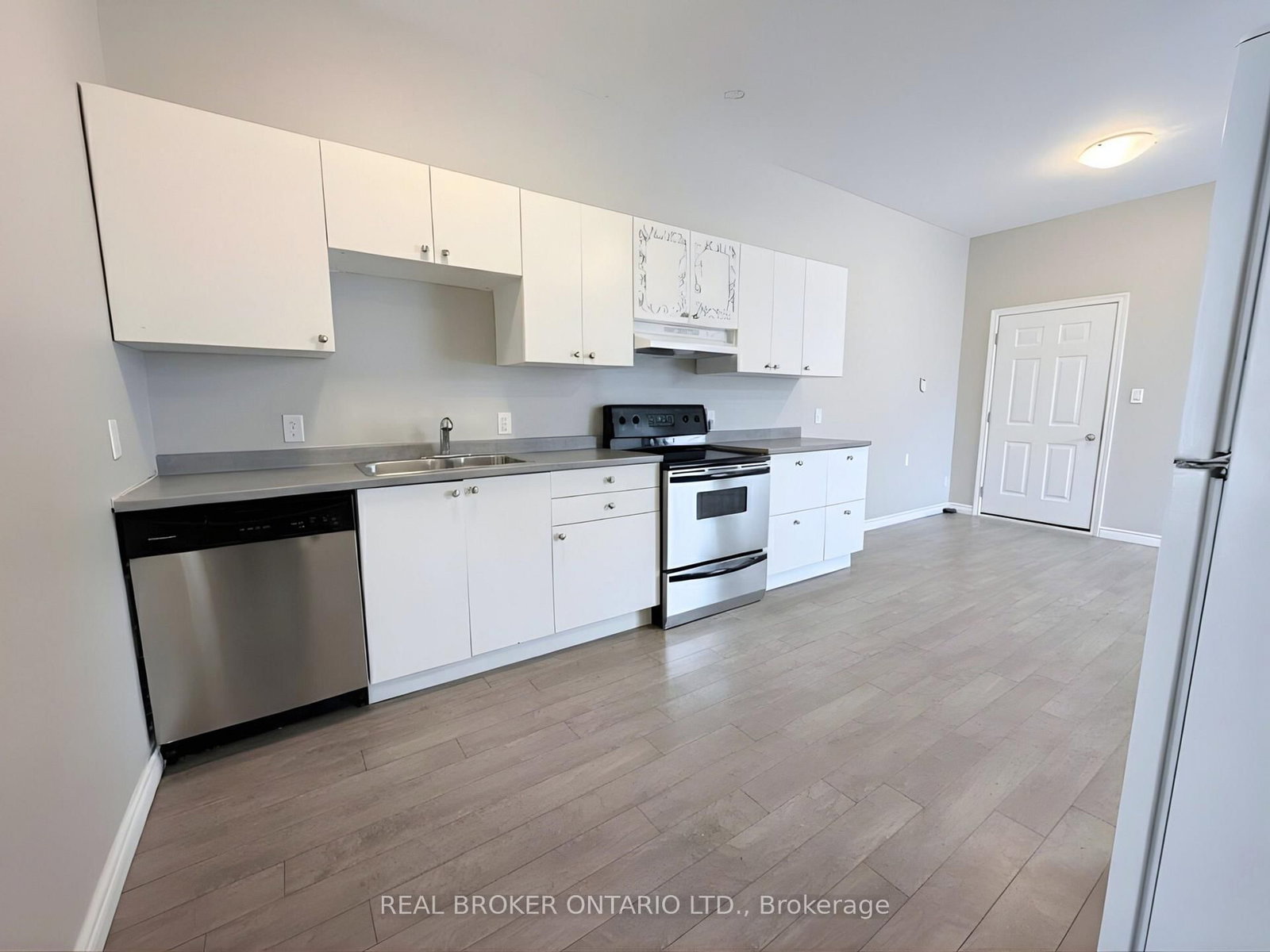 105 Cheever Street • Hamilton, ON photo 6