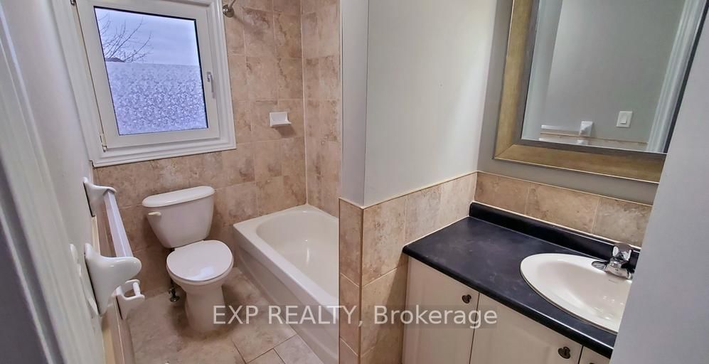 246 Lakeshore Road 4