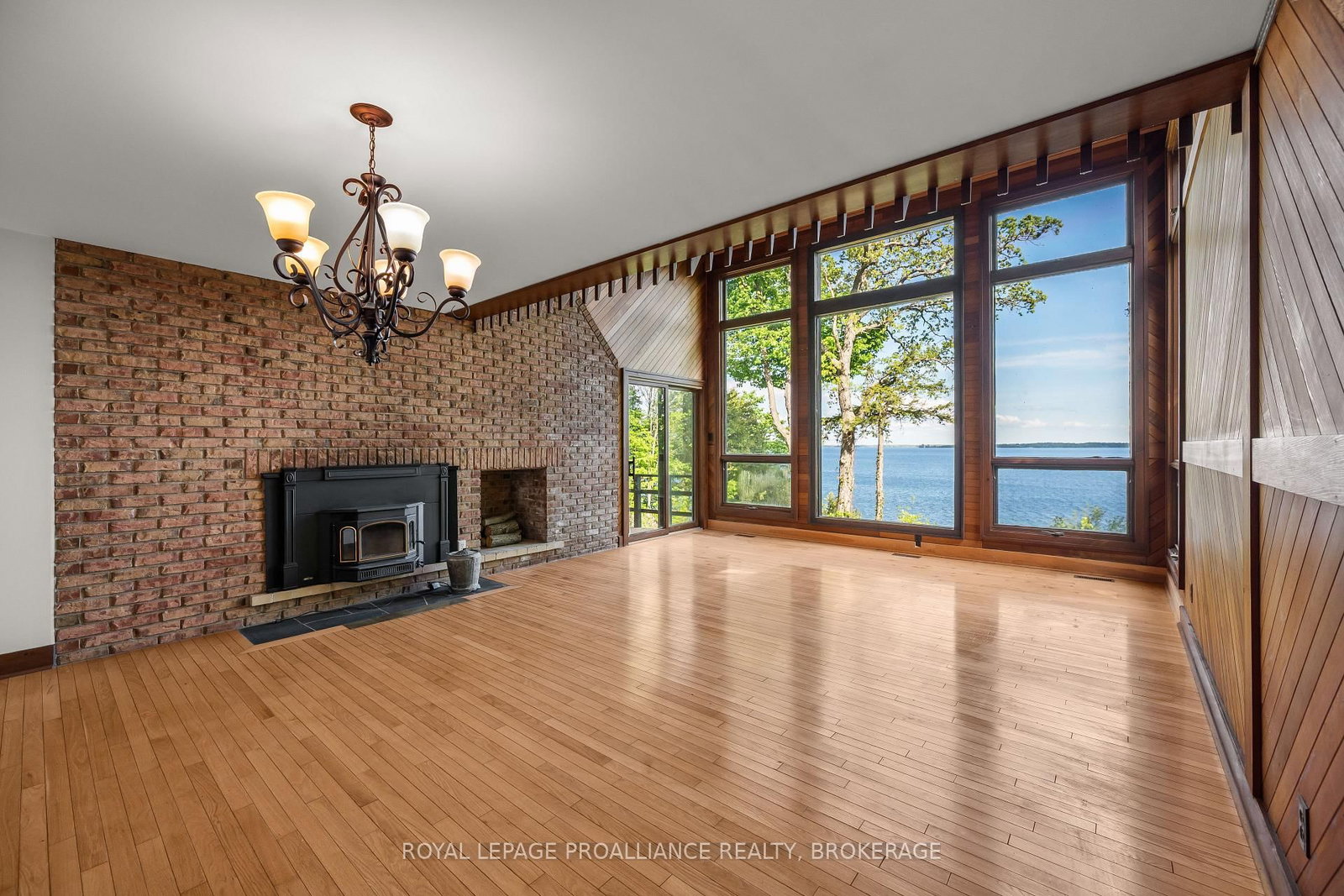 20 Riverside Drive • Kingston, ON photo 13