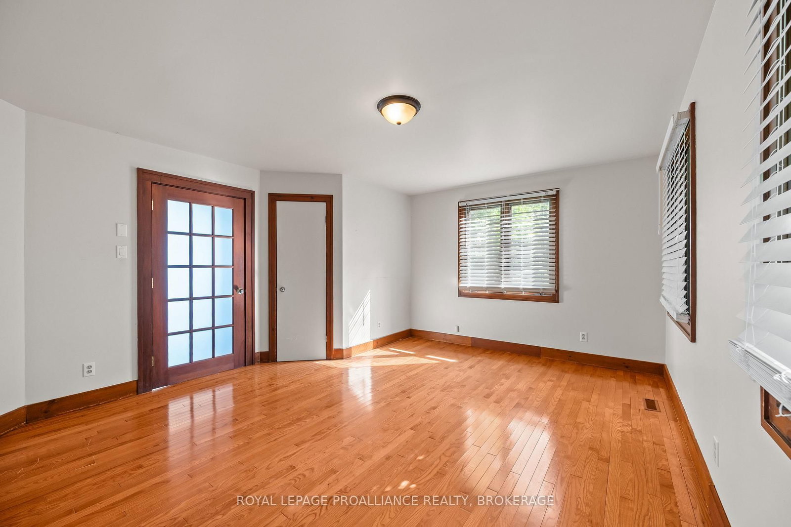 20 Riverside Drive • Kingston, ON photo 16