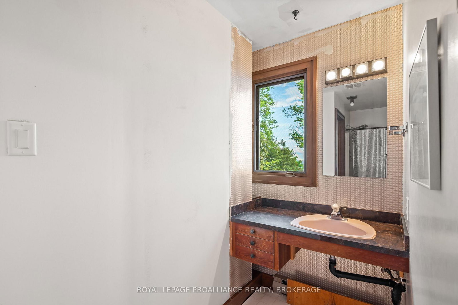 20 Riverside Drive • Kingston, ON photo 37