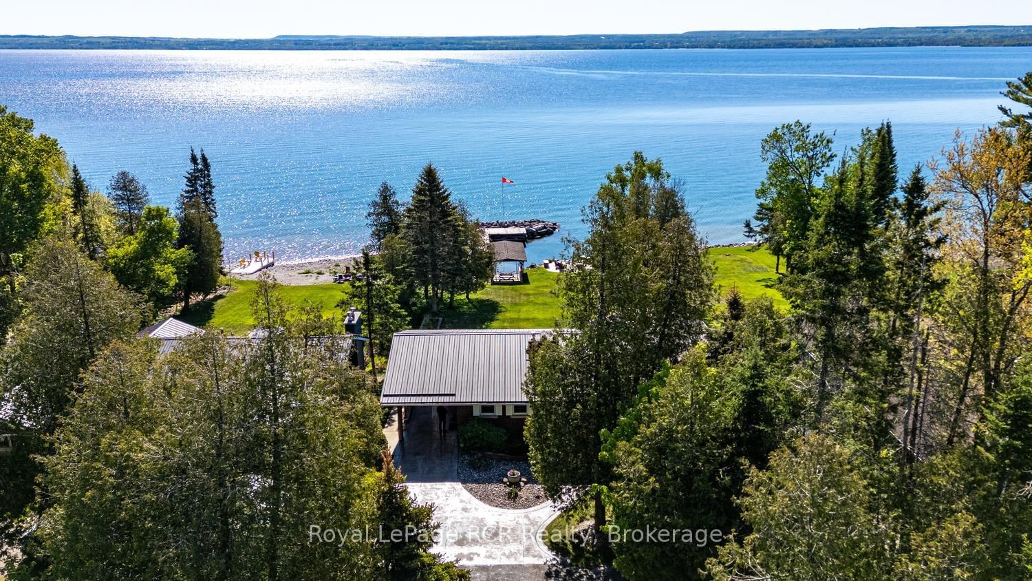 405 Balmy Beach Road • Georgian Bluffs, ON photo 4