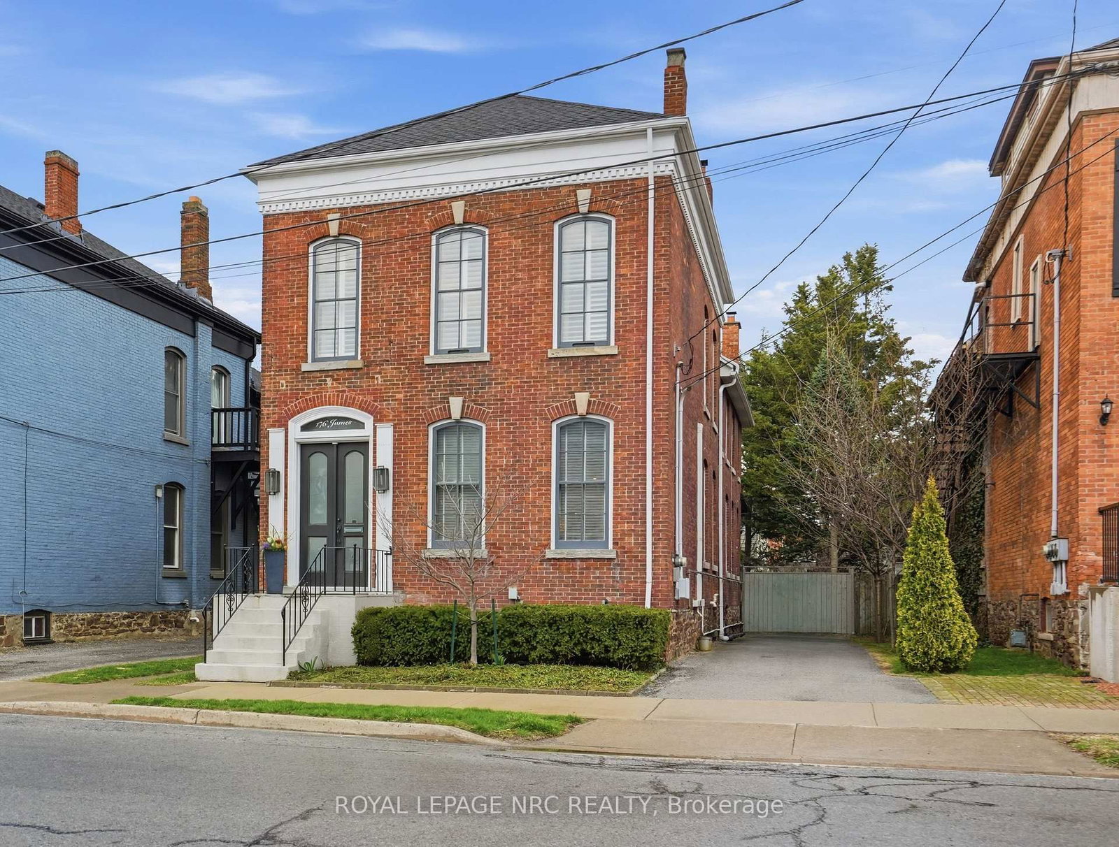 176 James Street • St. Catharines, ON photo 1