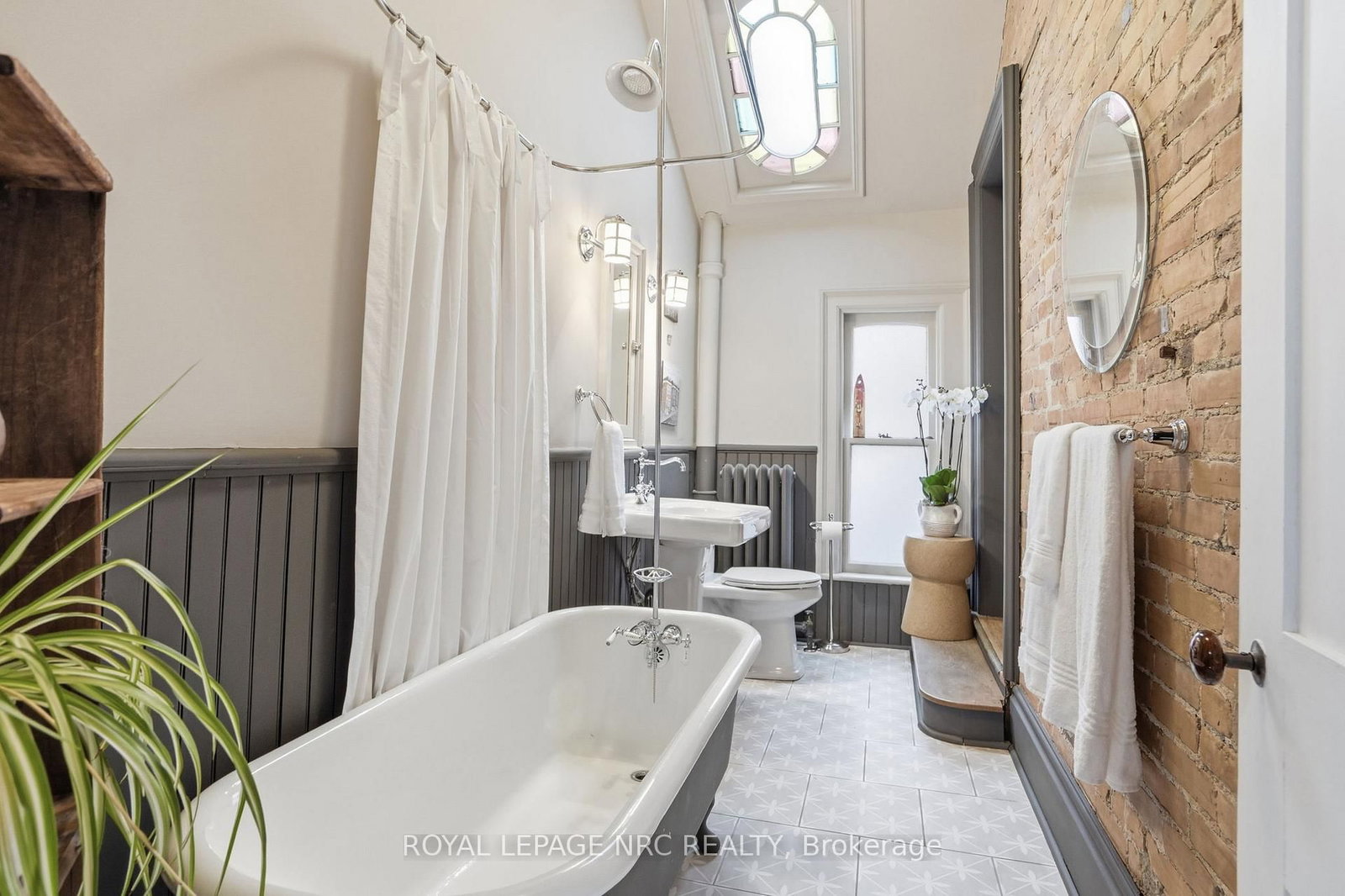 176 James Street • St. Catharines, ON photo 28