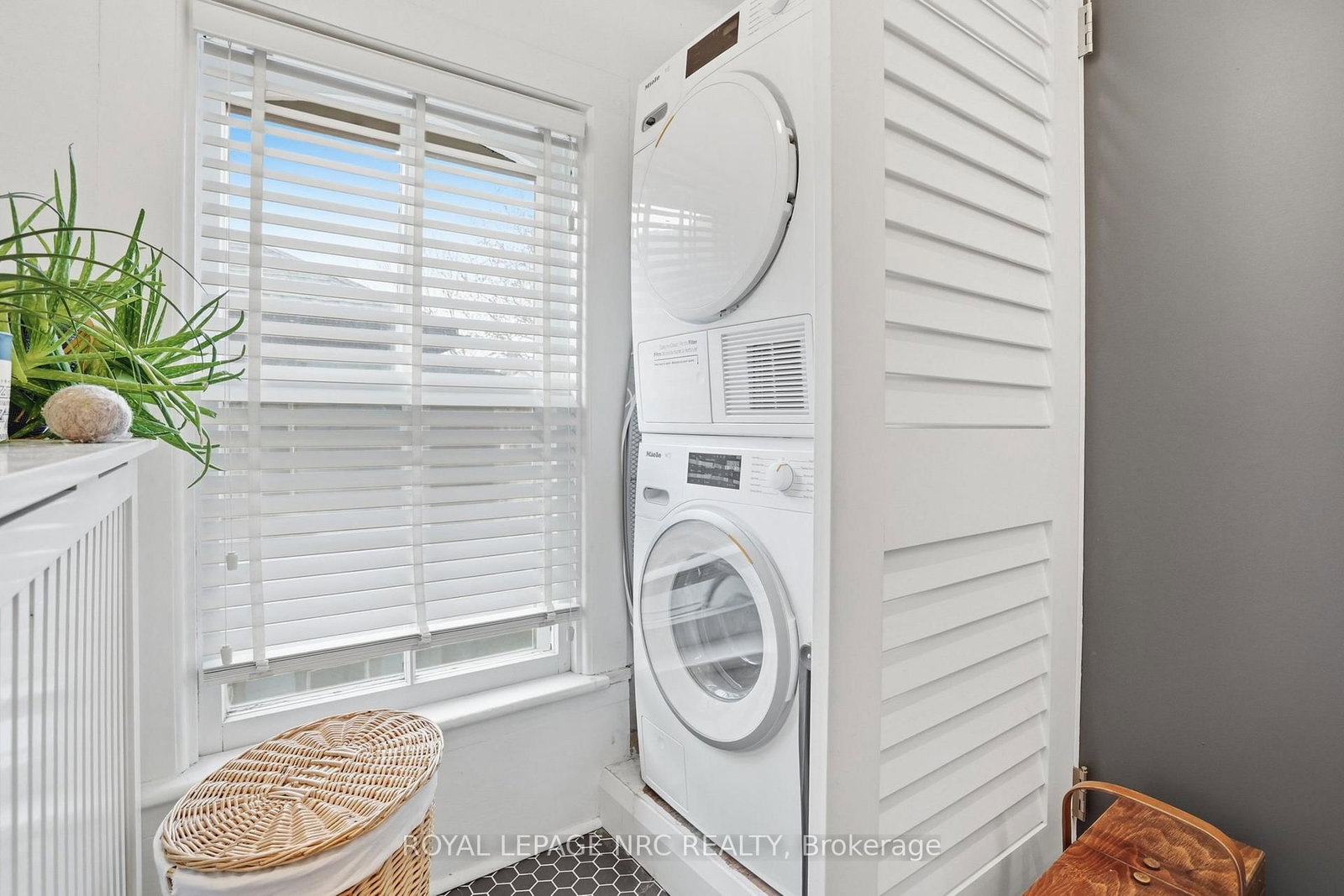 176 James Street • St. Catharines, ON photo 33