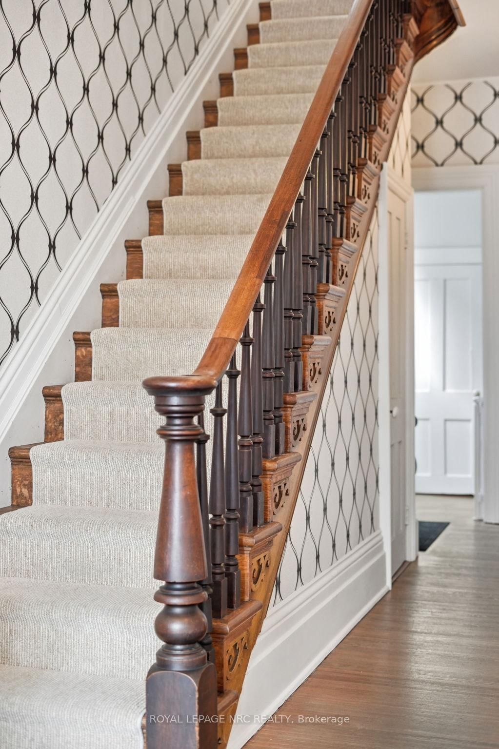 176 James Street • St. Catharines, ON photo 6