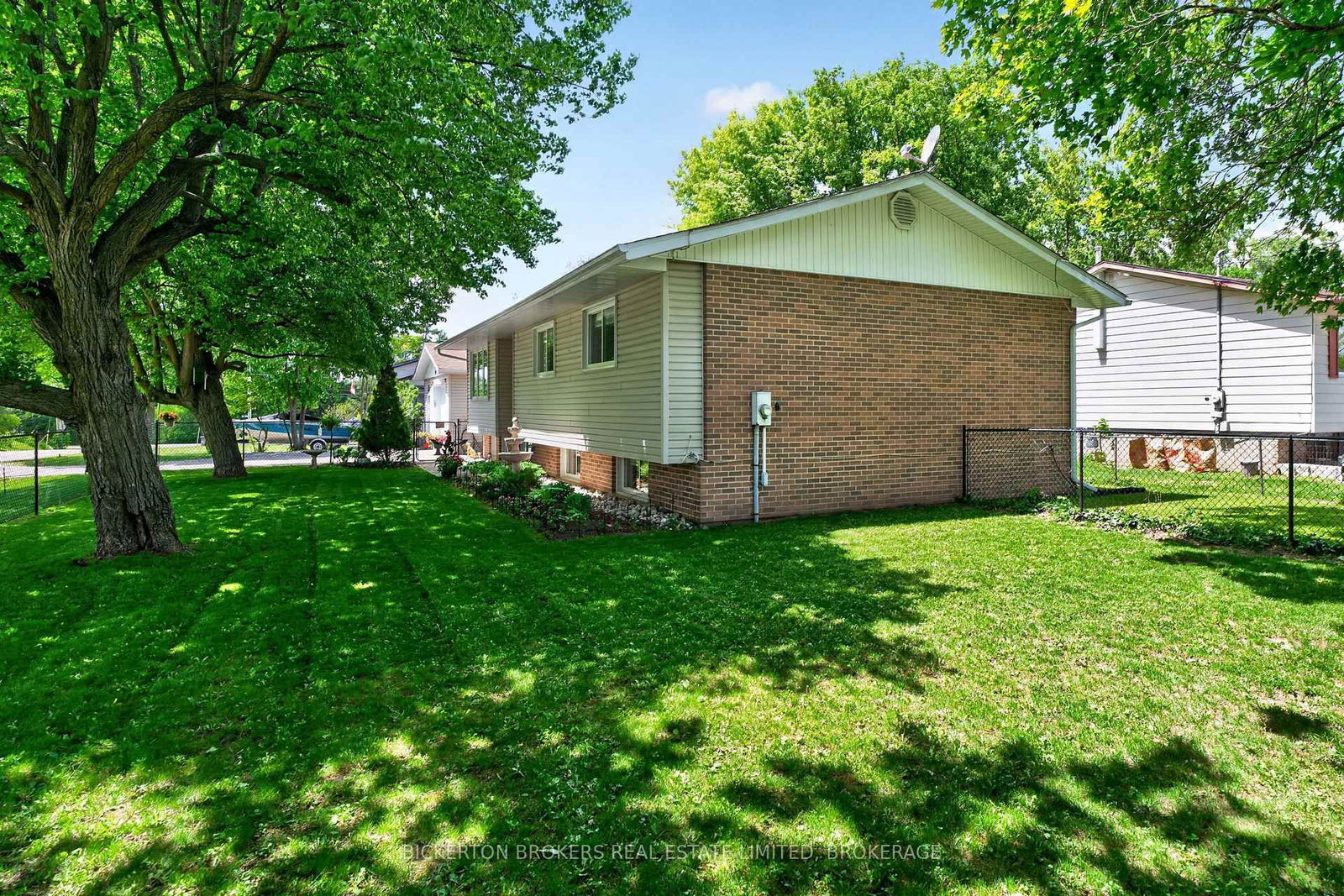 90 Ann Street • Gananoque, ON photo 11