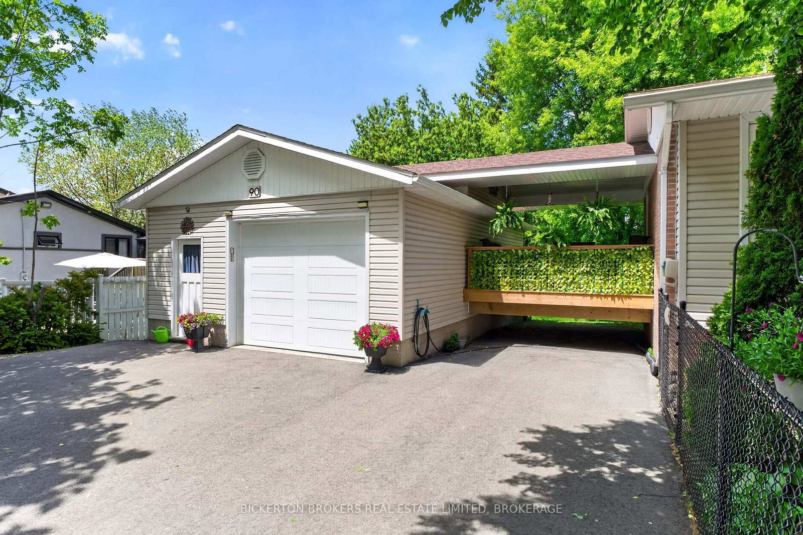 90 Ann Street • Gananoque, ON photo 8