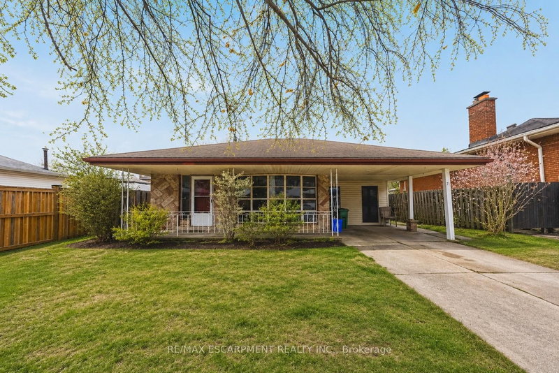 71 Hoover Crescent