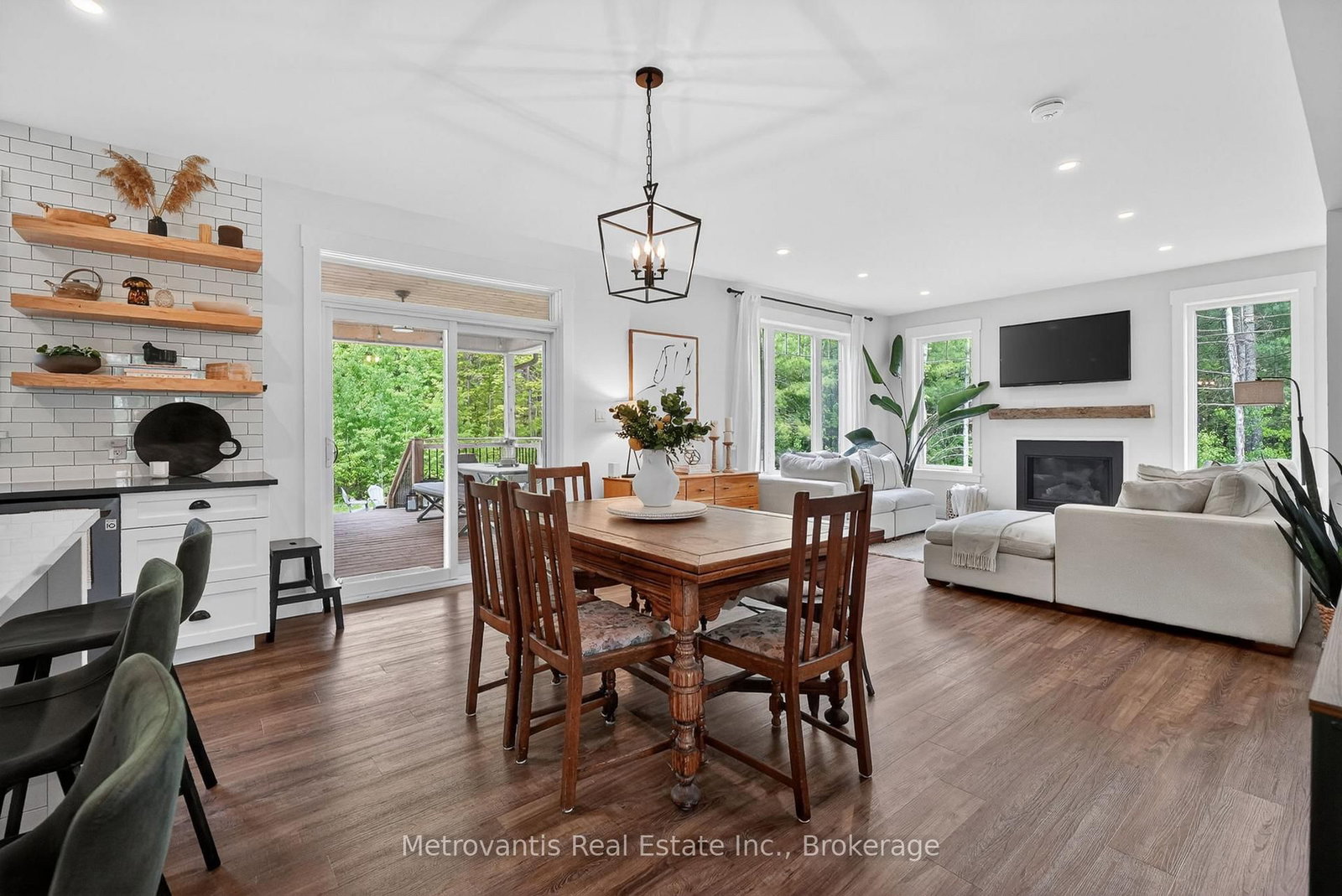 1384 Robertson Line - Photo 11