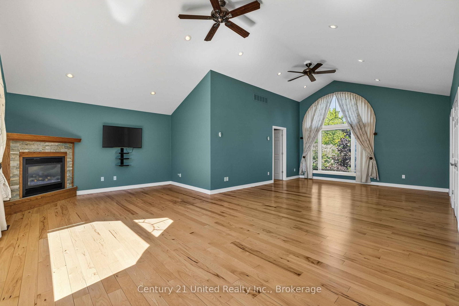 825 Southview Drive • Otonabee-South Monaghan, ON photo 15