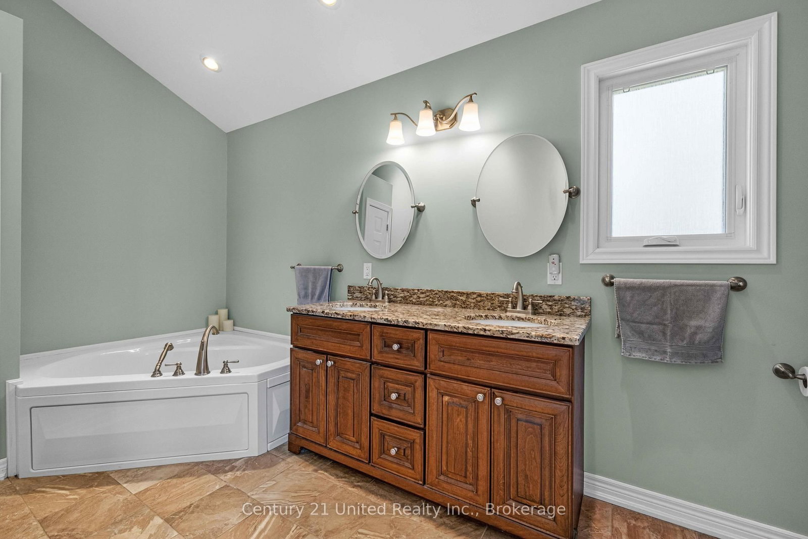 825 Southview Drive • Otonabee-South Monaghan, ON photo 19