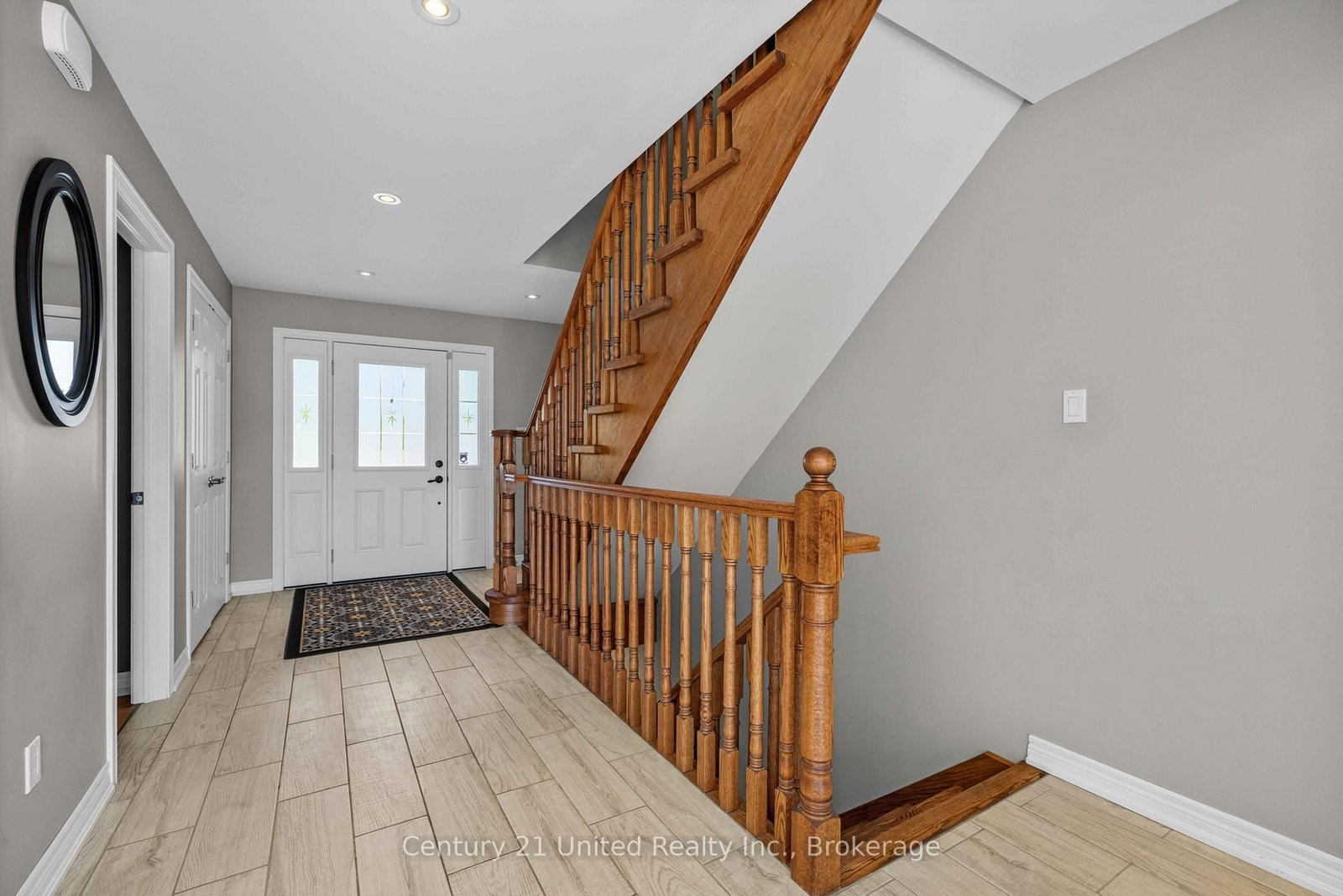 825 Southview Drive • Otonabee-South Monaghan, ON photo 3