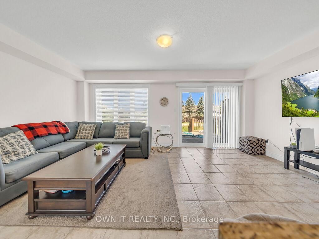 1192 Caen Avenue • Woodstock, ON photo 8