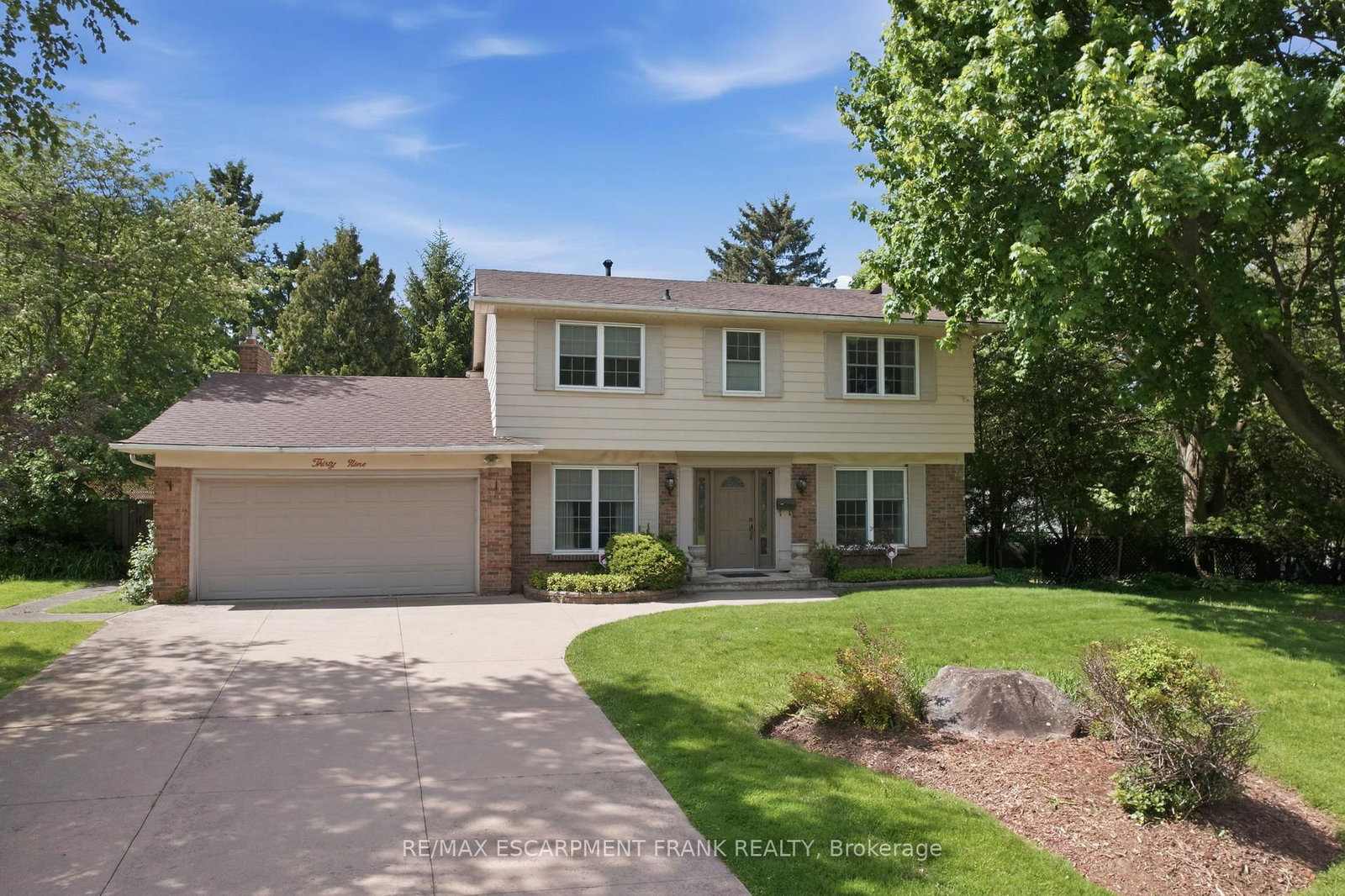 39 Maureen Avenue, Hamilton, ON