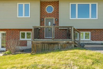 1869 Vansickle Road — photo 4