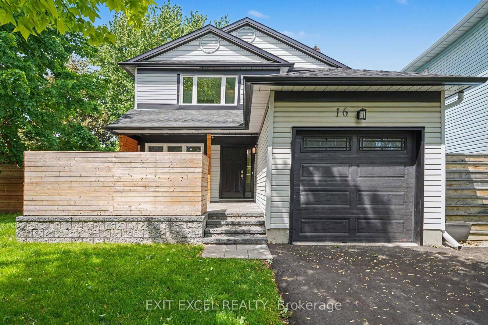 16 Lima Way • Ottawa, ON photo 1