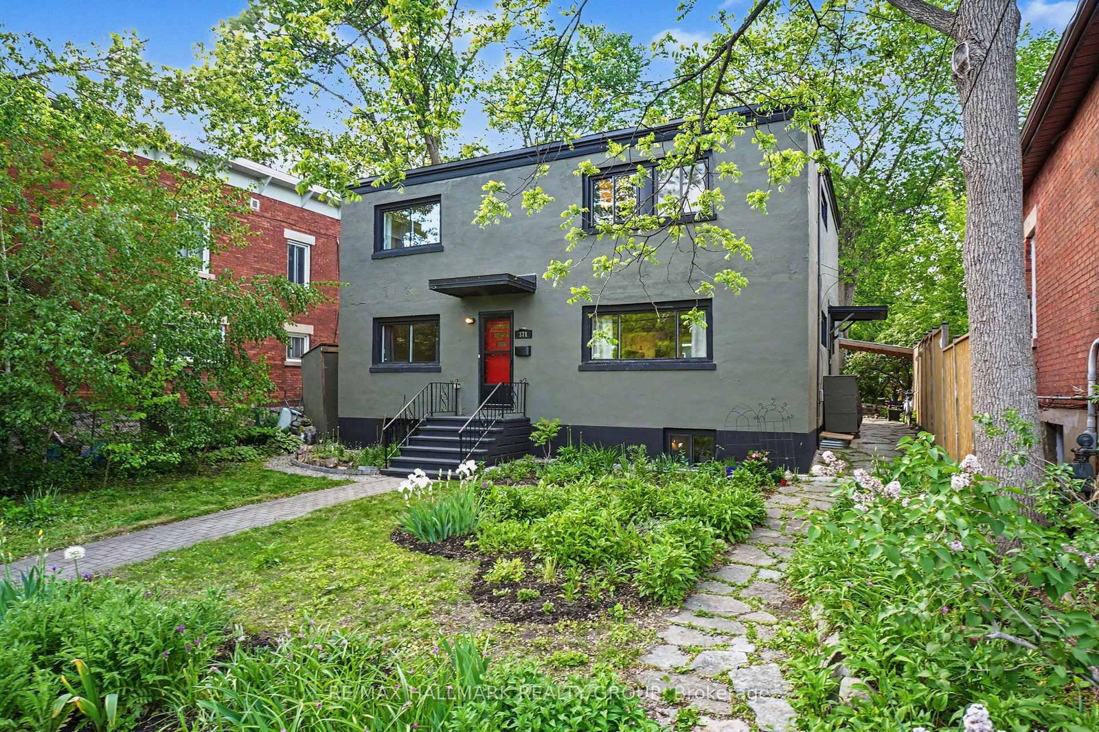 371 Sunnyside Avenue • Ottawa, ON photo 1