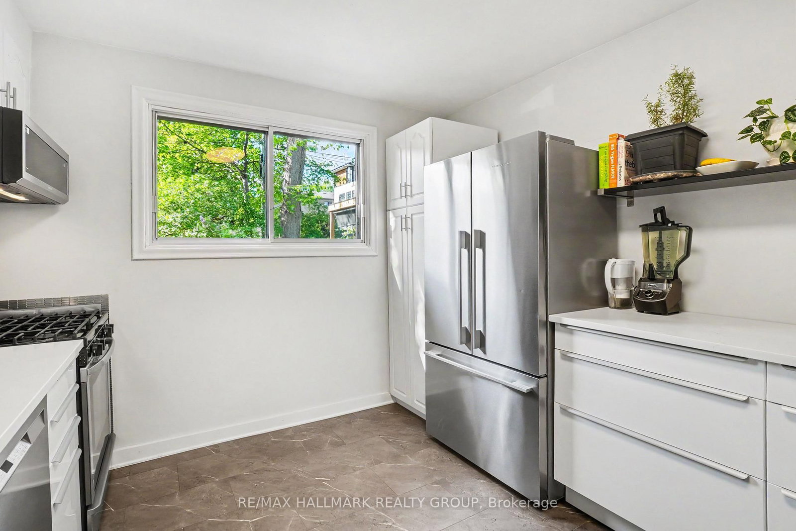 371 Sunnyside Avenue • Ottawa, ON photo 11