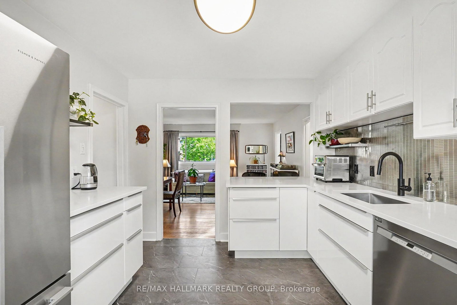 371 Sunnyside Avenue • Ottawa, ON photo 9