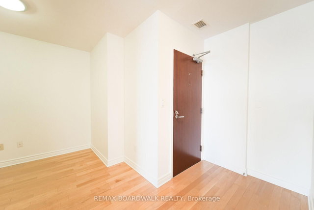 1005 - 401 Golden Avenue