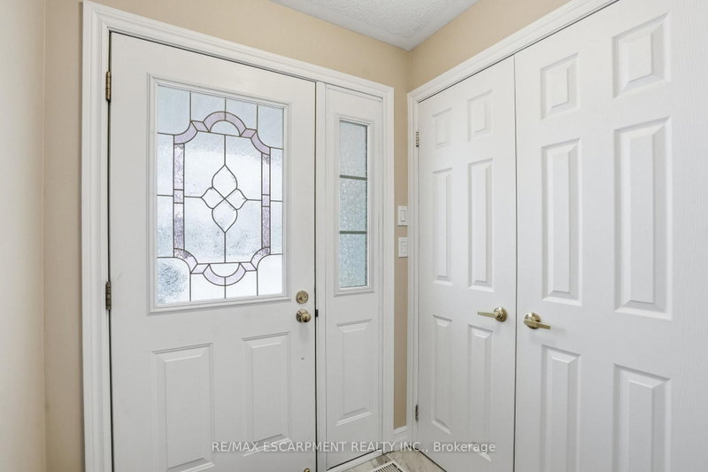148 Glenariff Dr photo 4