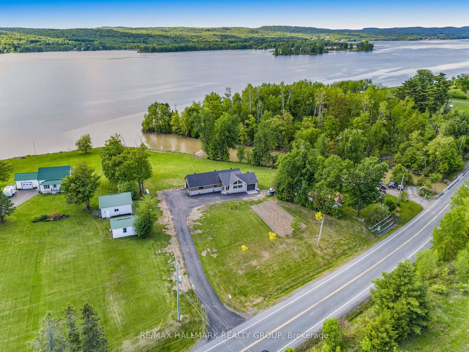 157 CONCESSION 1 Road • Alfred and Plantagenet, ON photo 2