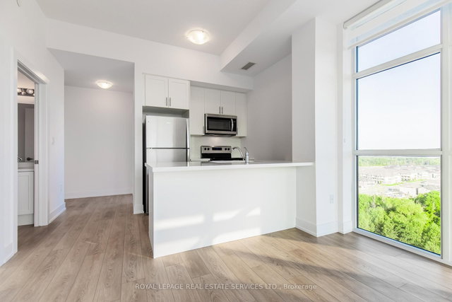 1211 - 470 Dundas Street E