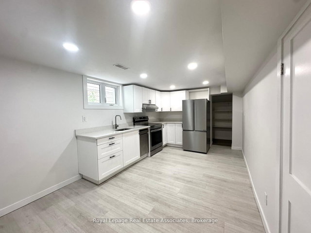 Lower - 377 Jackson Street W