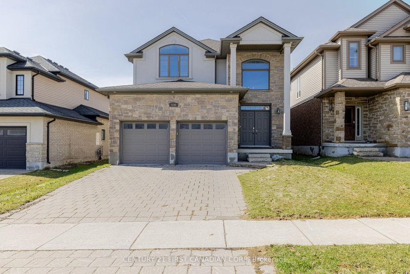 home for lease on 1690 Beaverbrook Avenue