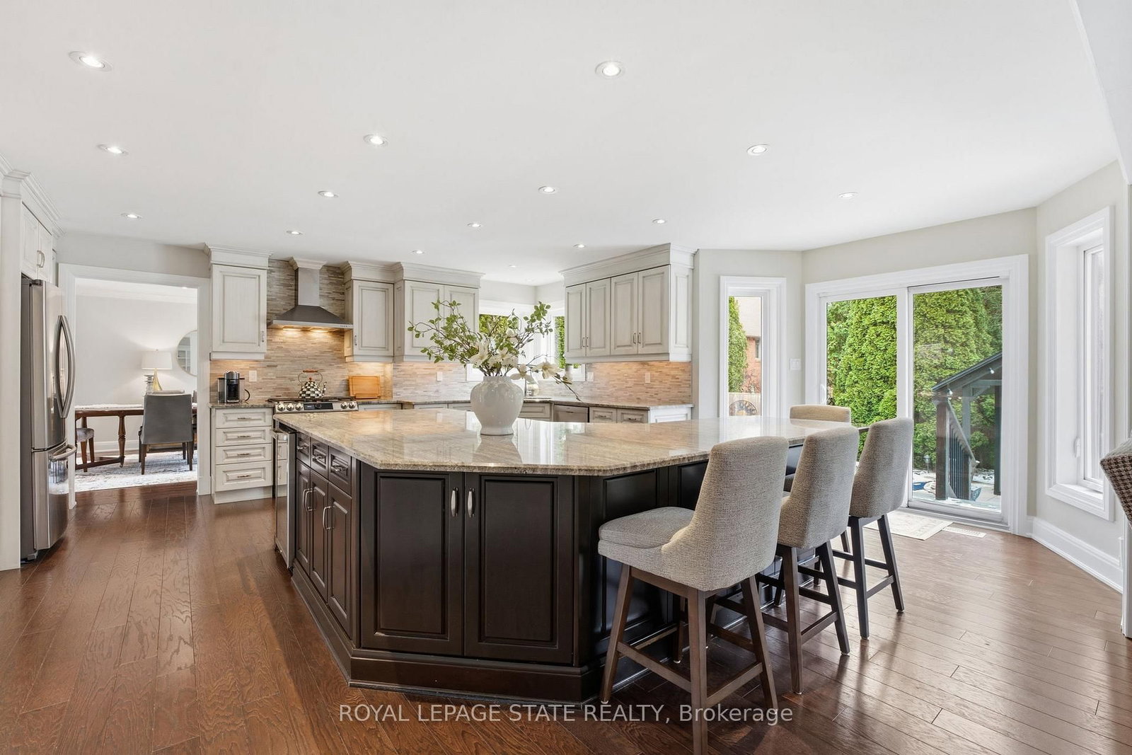 28 DEERVIEW Avenue • Hamilton, ON photo 10